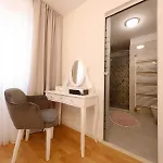 Rosita Deluxe