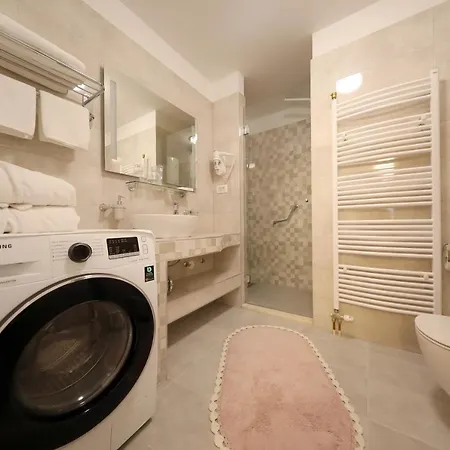 Πανσιόν Rosita Deluxe 4*