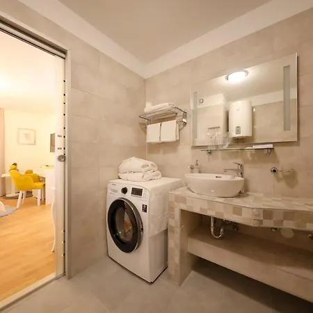 Rosita Deluxe Ζαντάρ